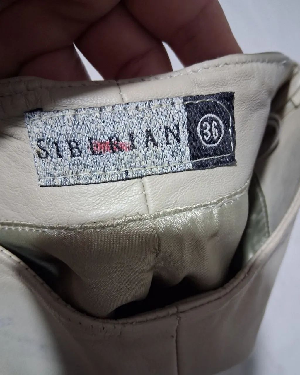shorts siberian couro legítimo bege 36 - Foto 4