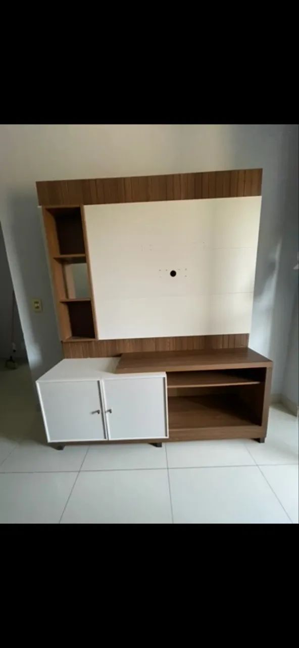 Rack de televisão com estante 
