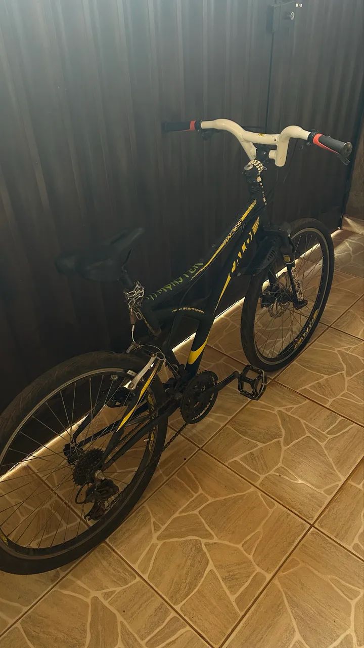 Bike montadinha SEMI NOVA 
