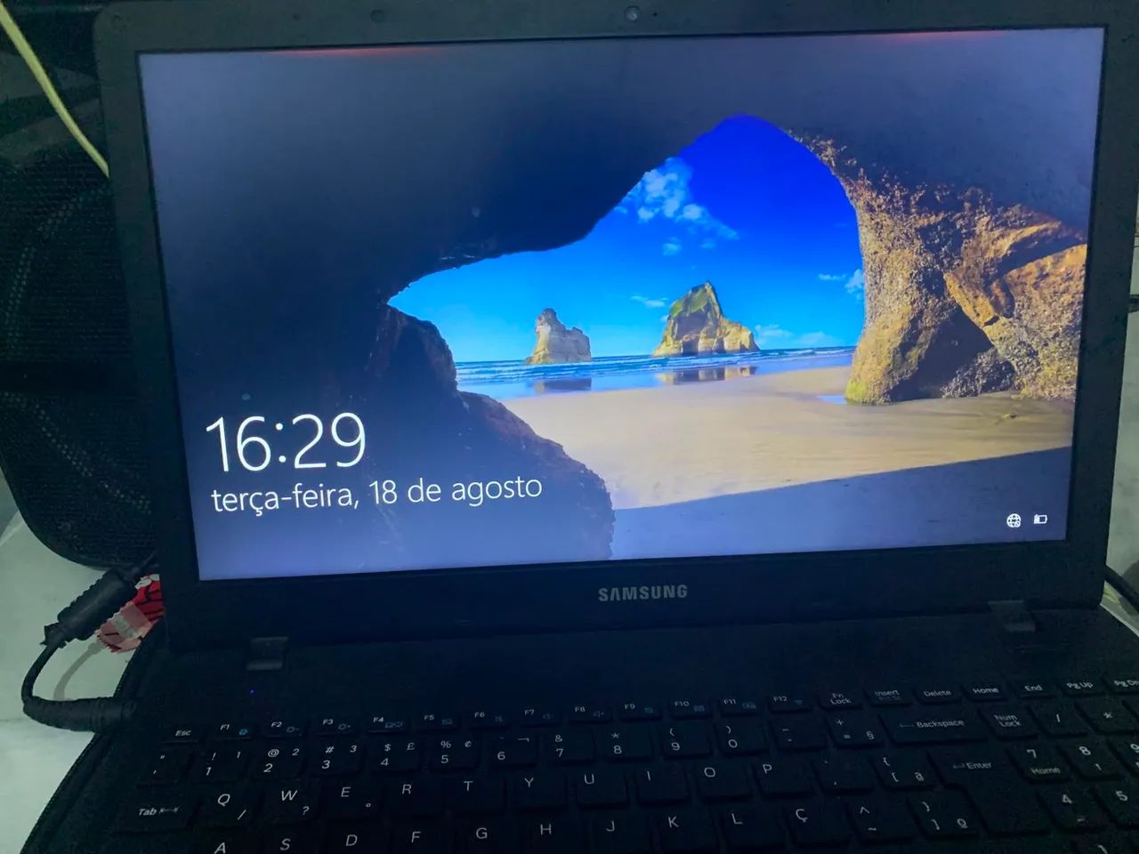 Vende-se notebook 