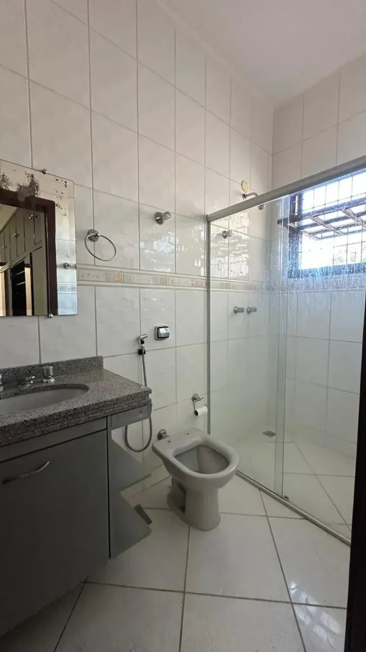 Casa com 4 Quartos, sendo 2 su ítes, à venda, 400m² - Letícia - Foto 4