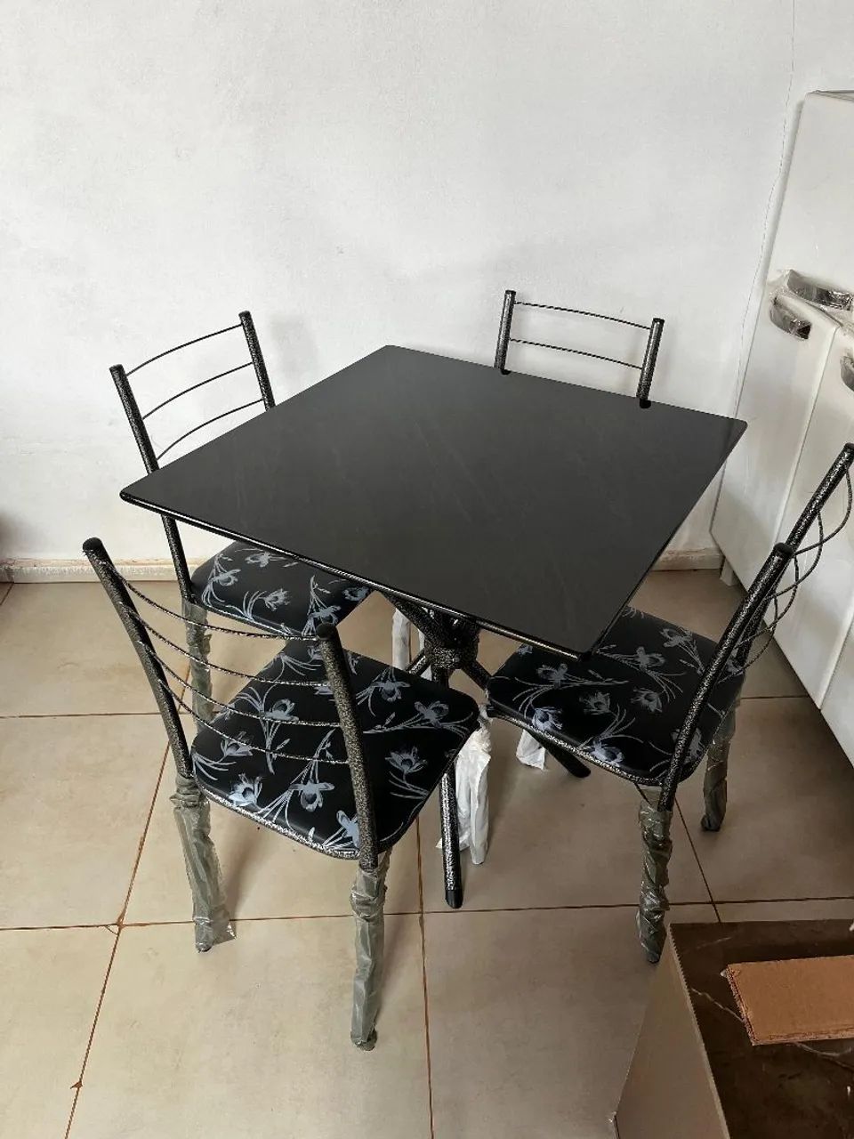 MESA QUADRADA GRANITO/ PEDRA PRETA/NOVA COM ENTREGA GRÁTIS  - Foto 3