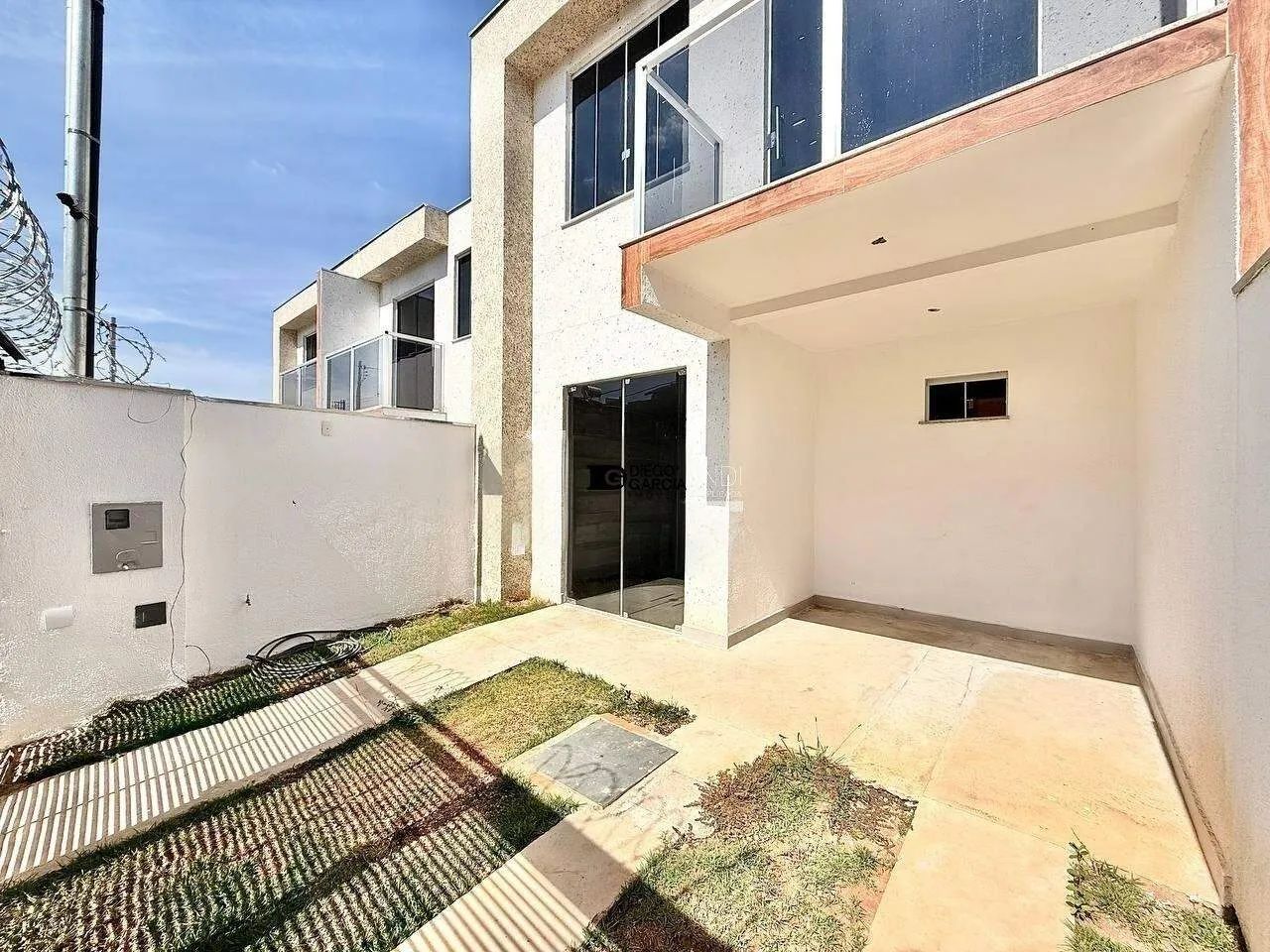 Casa Moderna com Excelente Distribuição e Quintal!
