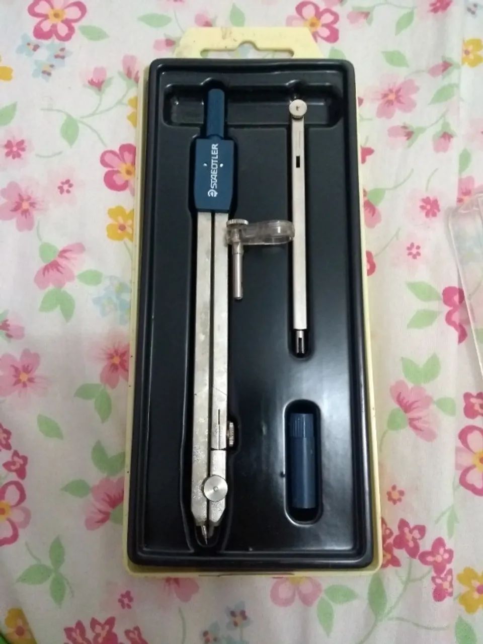Estojos com compasso staedtler - Foto 2