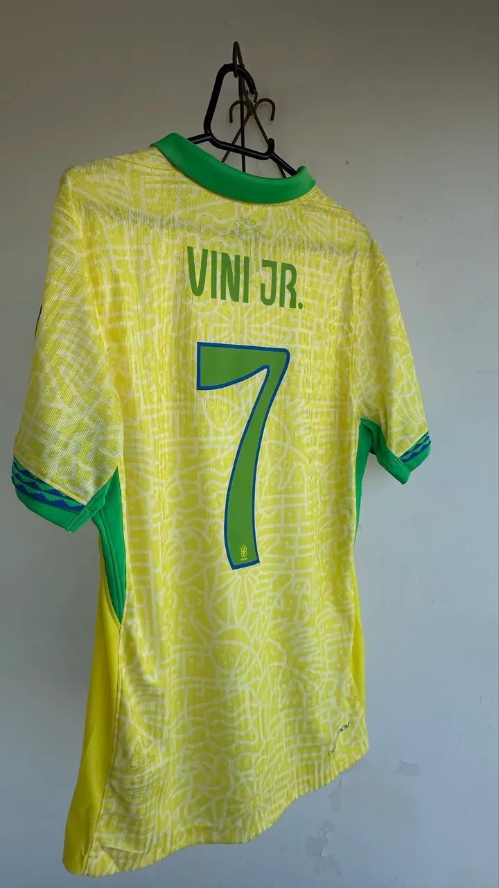 Camisa Brasil autografada Vini jr  - Foto 4