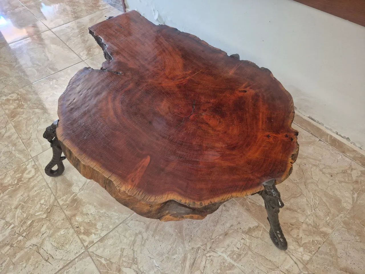 Mesa de centro em arte rústica, madeira maciça  - Foto 2