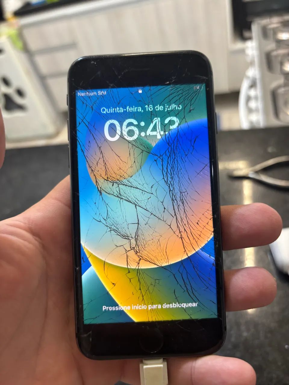 Vendo 2 iPhones 8 e um 7 