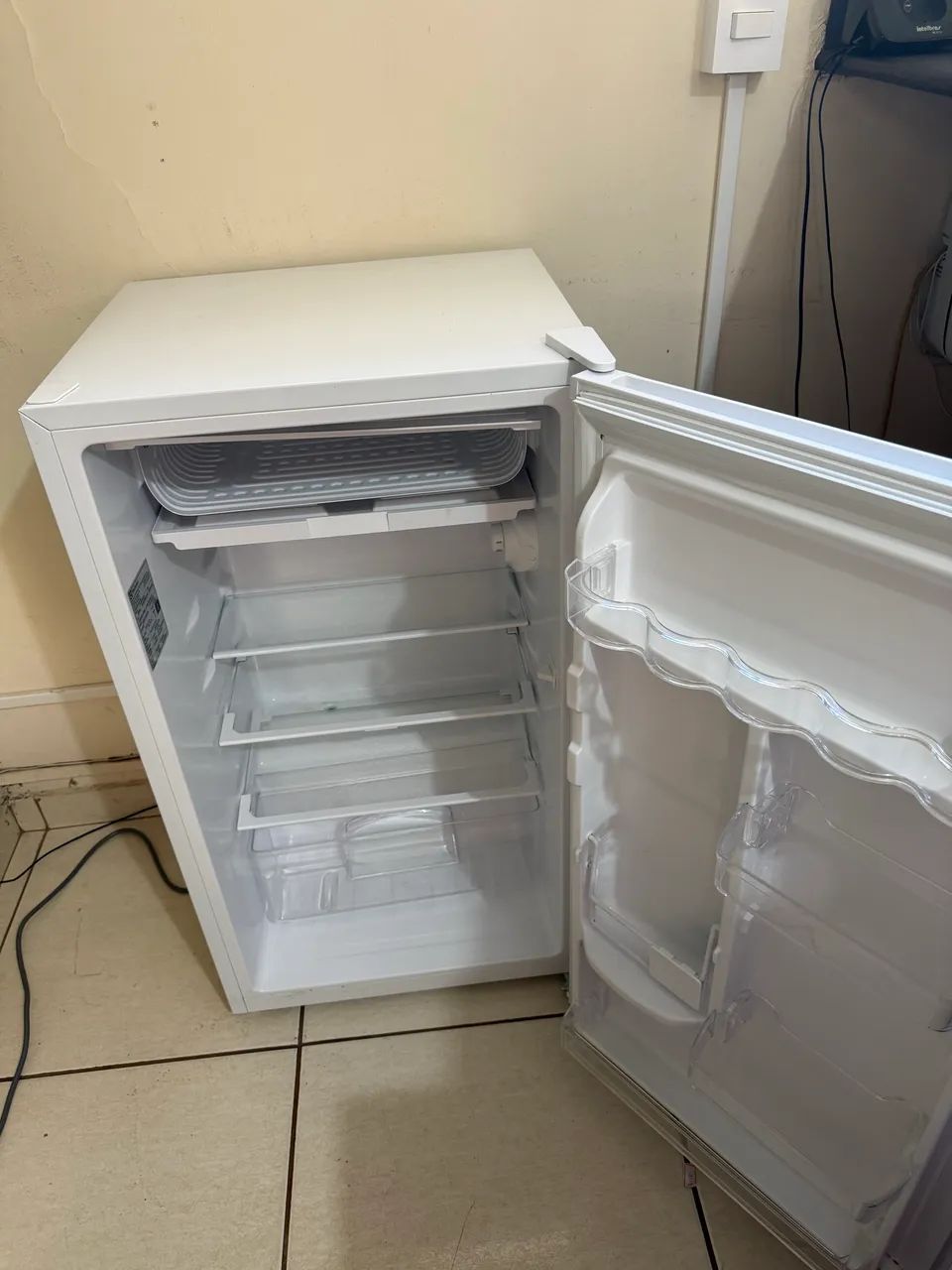 Vendo fregobar eletrolux 80 lt - Foto 3
