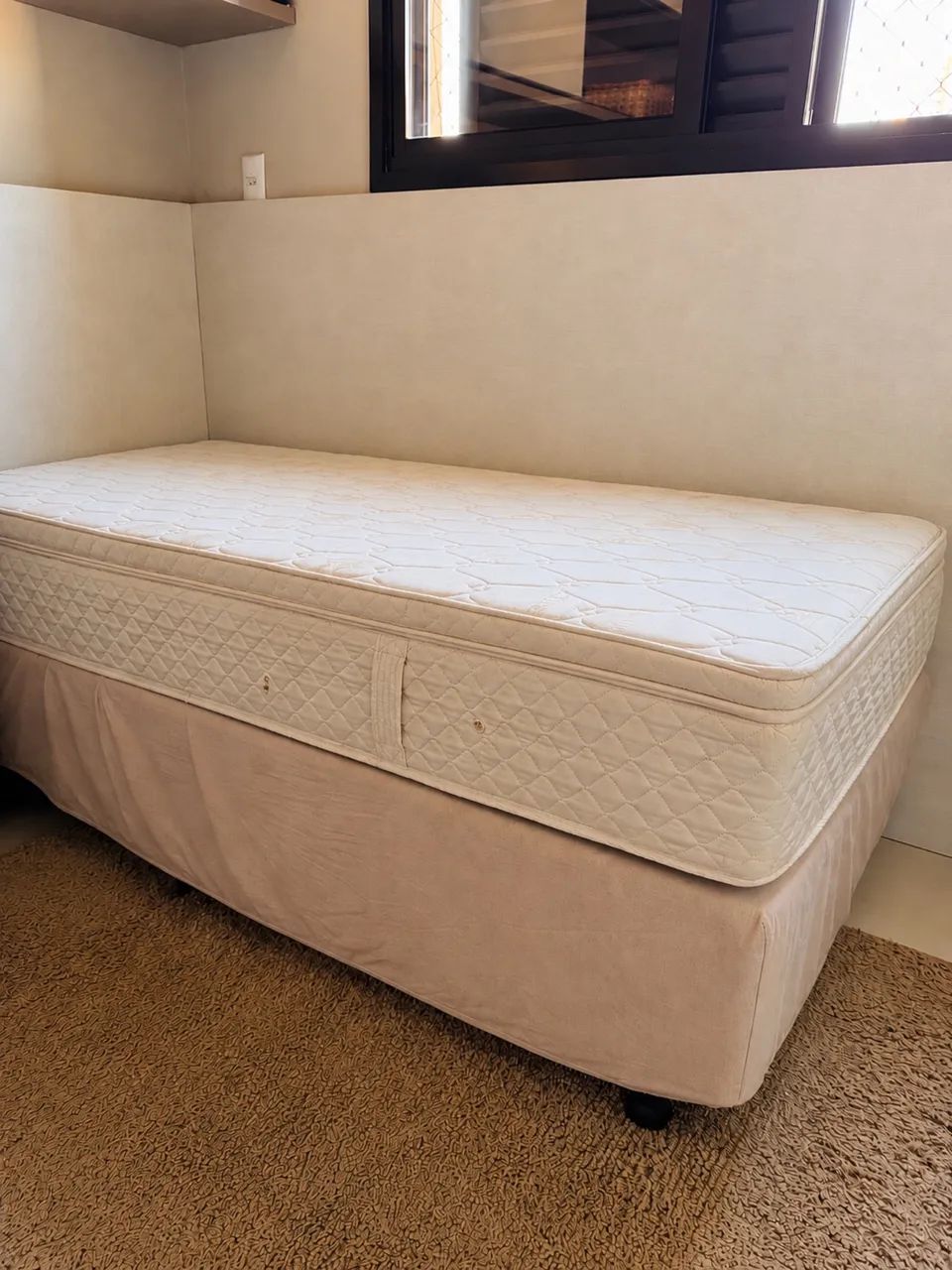 Cama box solteiro - ótimo colchão 