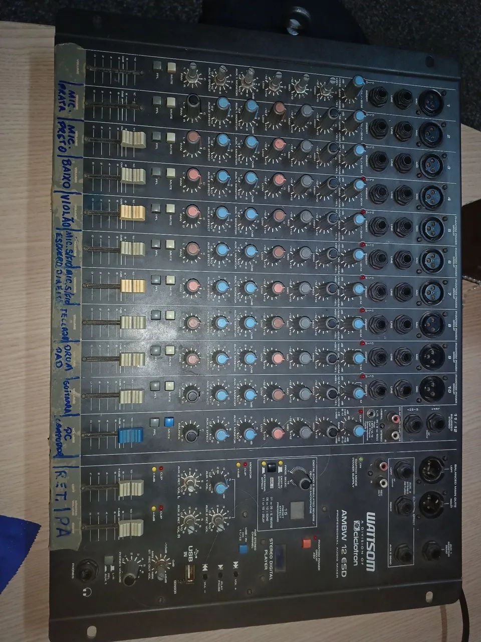 Mesa de som Wattsom 12 canais