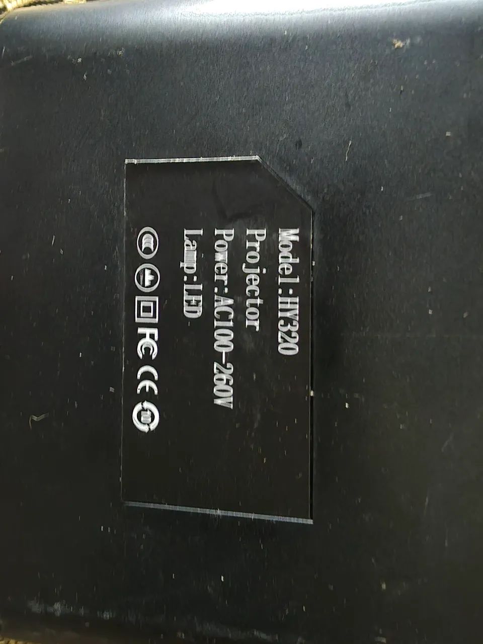 Projetor Hy320 com caixa de som potente e suporte para parede  - Foto 2