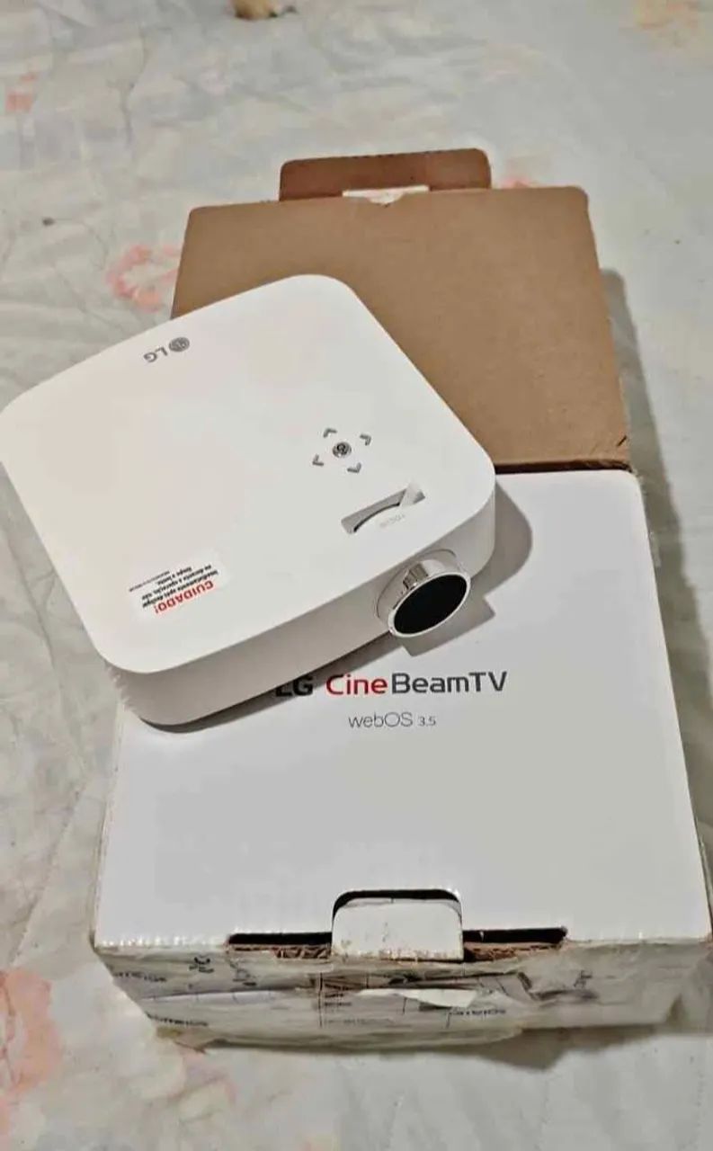Projetor e Smart TV LG CineBeamTV WebOS 