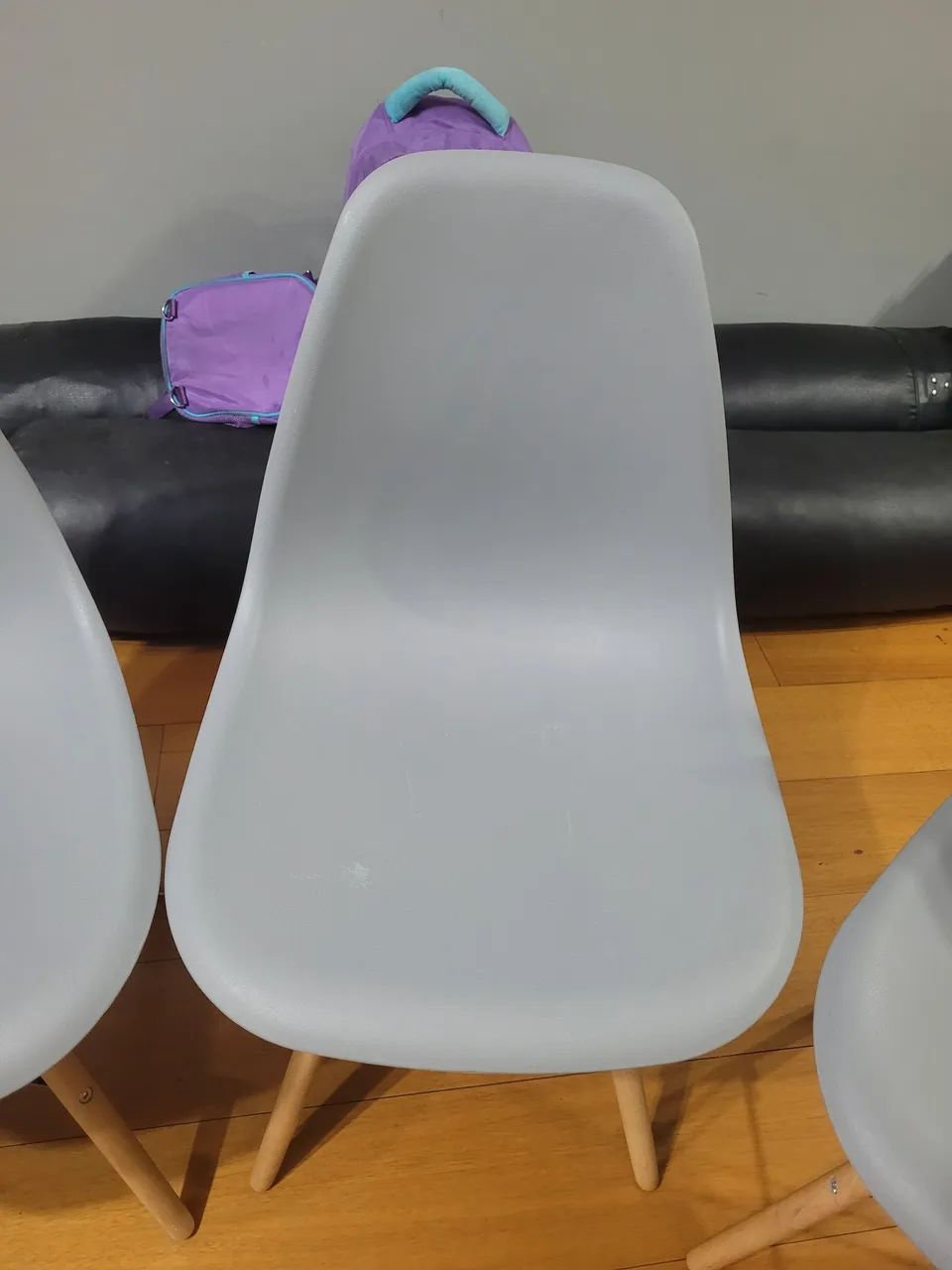 4 Cadeiras Eames Eiffel com base em madeira. - Foto 4