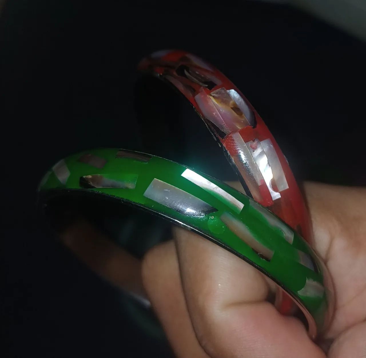 3 pulseiras de vidro e 2 de aço e madrepérola  - Foto 3