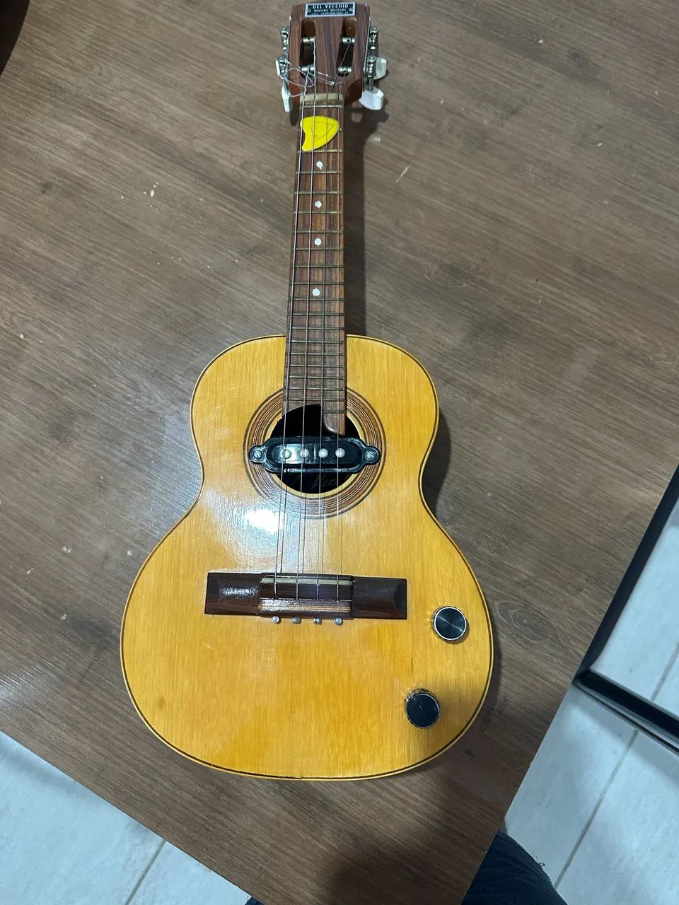 Cavaquinho Dell Vecchio elétrico 