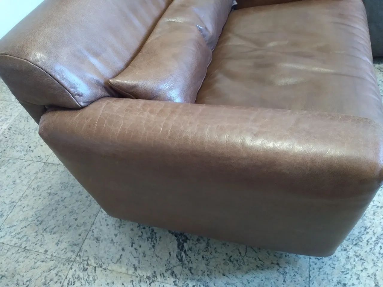 Poltrona de couro ÓTIMO PREÇO - Foto 3