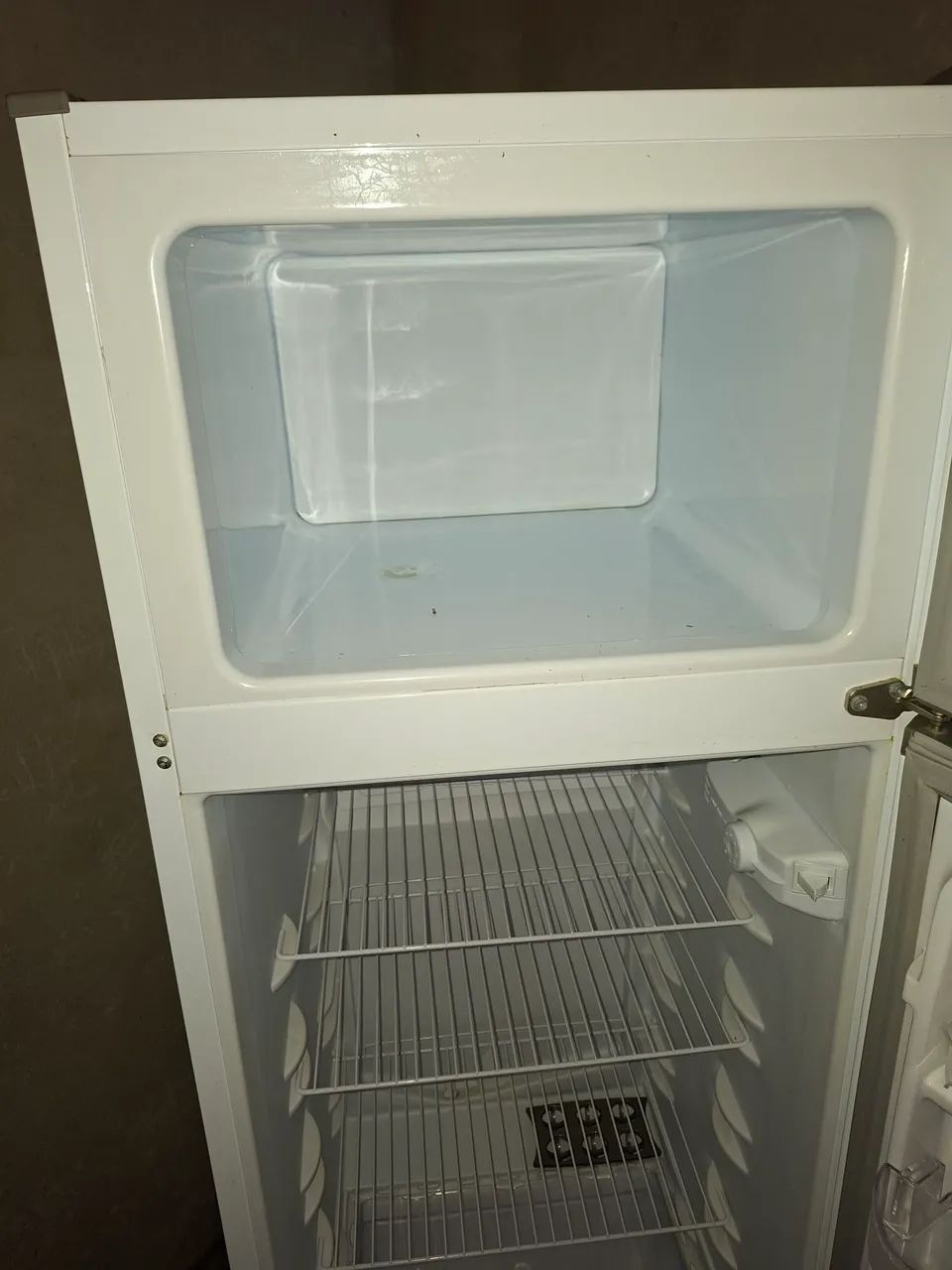 Refrigerador Esmaltec semi novo - Foto 6