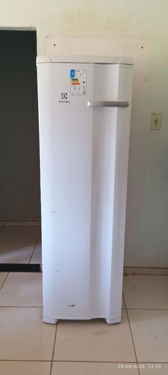Freezer Eletrolux vertical 234 litros  