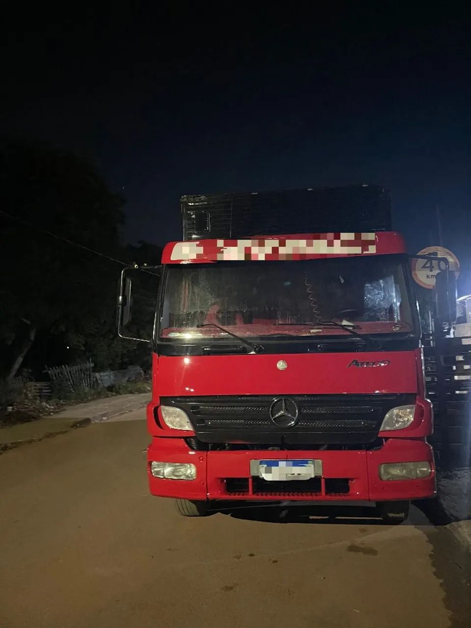 Caminhão atego 