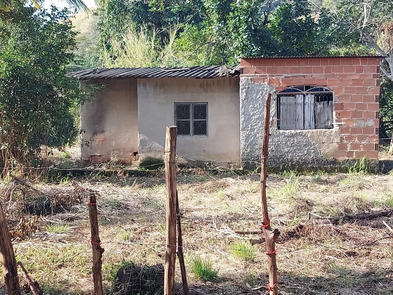 Vendo um terreno com pequena kitinet  - Foto 2