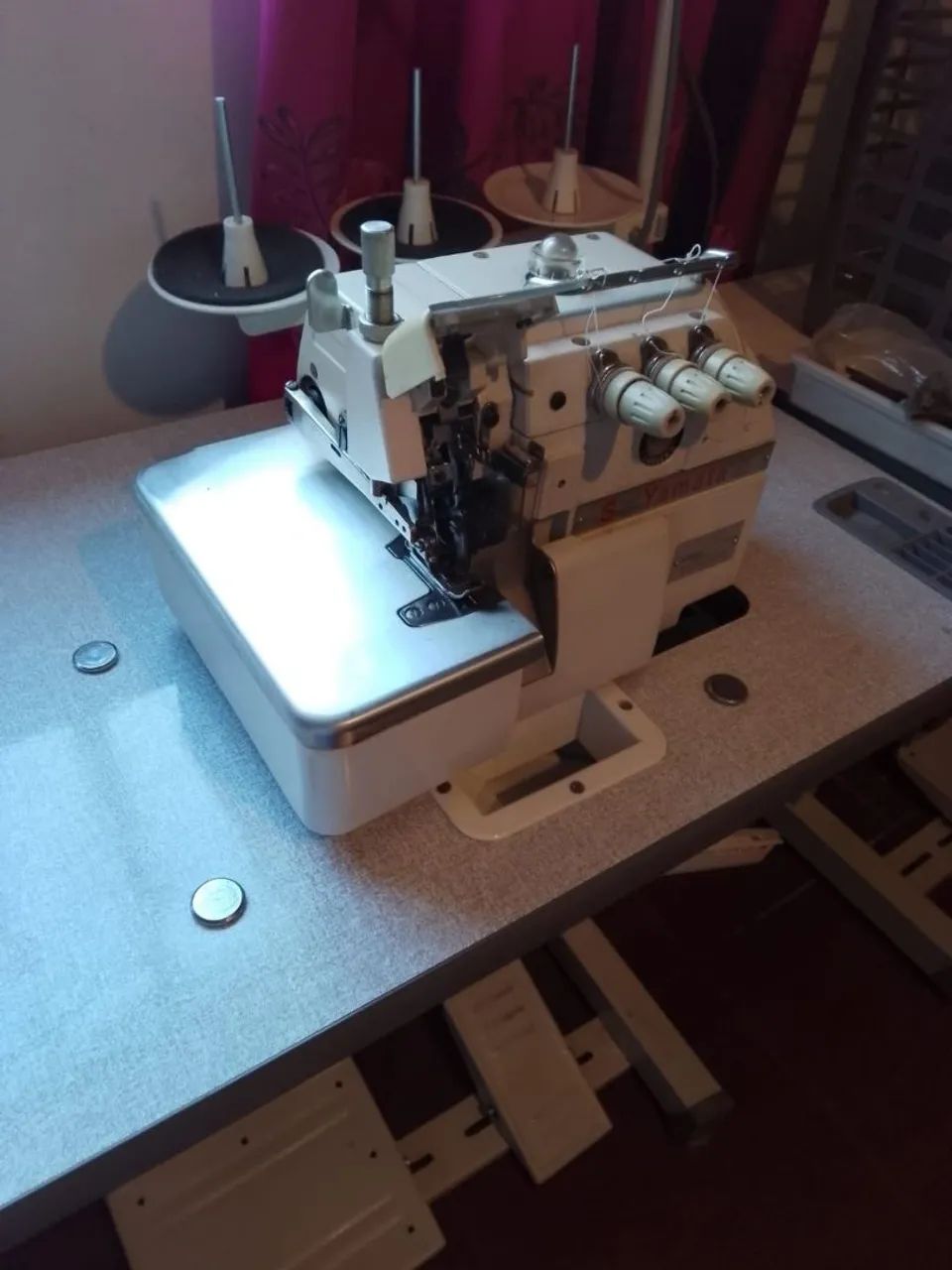Maquina industrial Overloque
