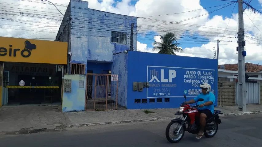 Prédio comercial  no Cristo Redentor.