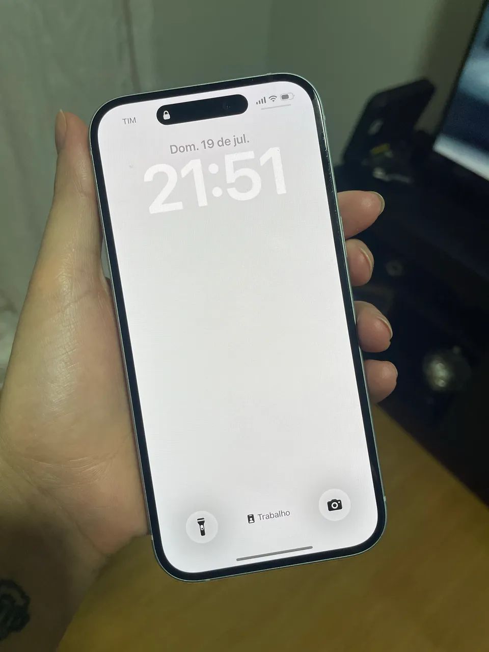 iPhone 15 azul claro 