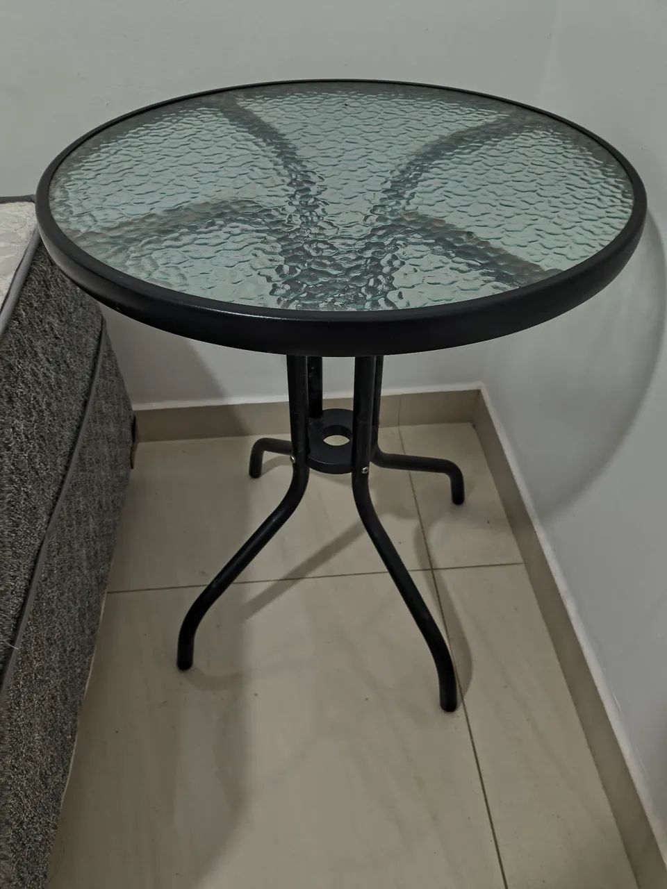 Mesa com vidro pequena
