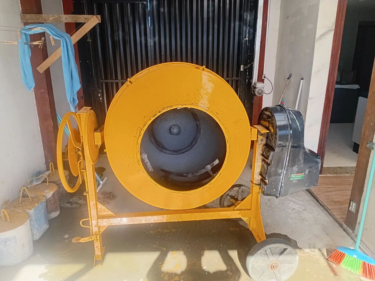 410-Liter Concrete Mixer