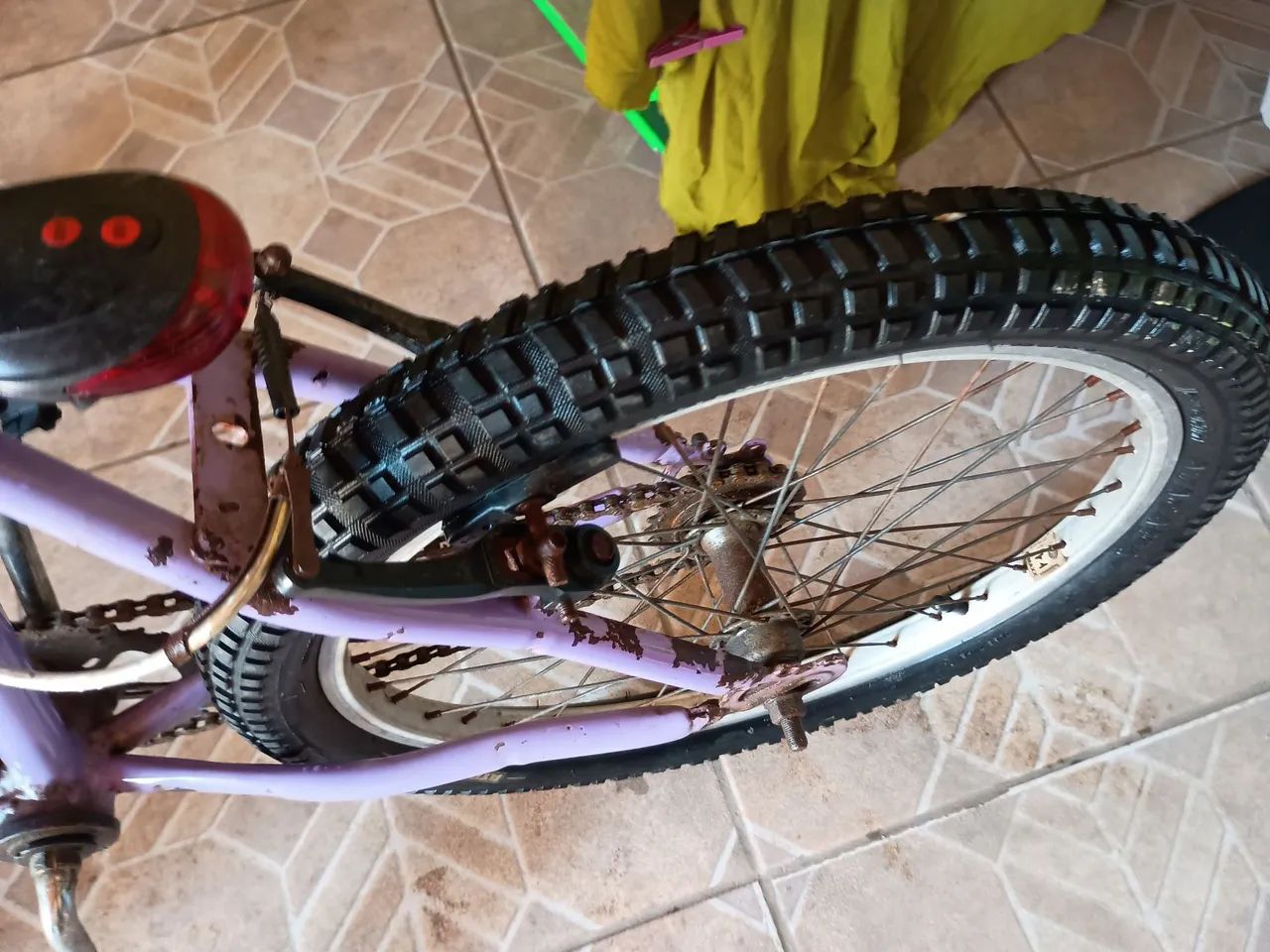 Bicicleta infantil aro 20 - Foto 4