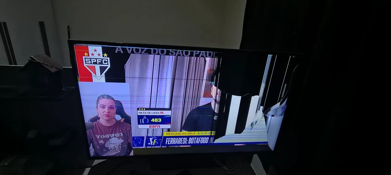 Vendo tv Samsung 48" funciona tudo perfeito, tela quebrada vendo pra retirada de peças.