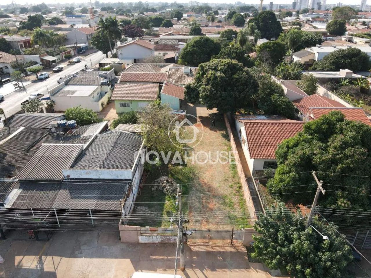 TERRENO DE 600 M² COM EXCELENTE LOCALIZAÇÃO.