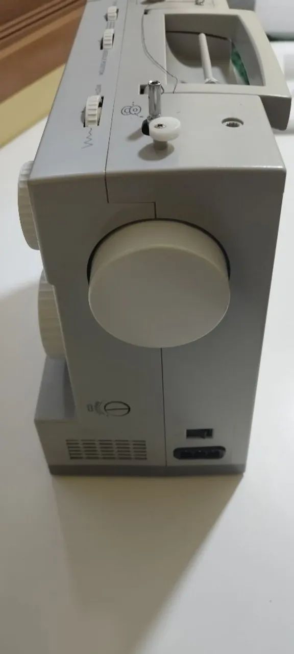 Máquina Singer 4423 220 V - Foto 5