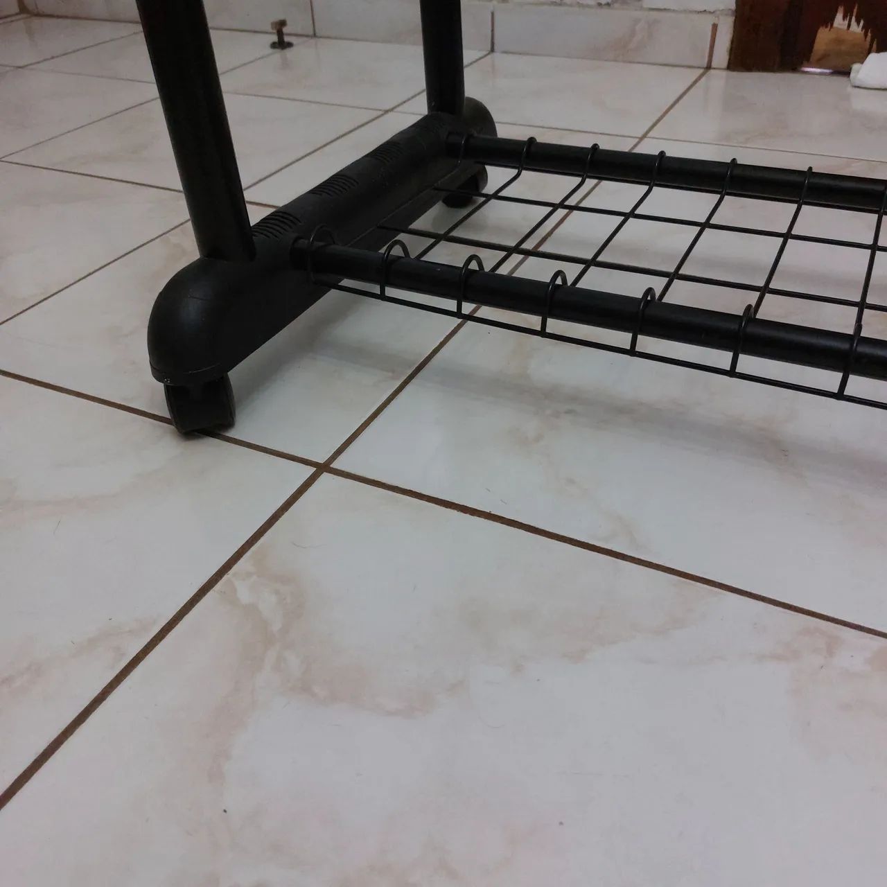 Araras de roupas dupla com rodinhas - Foto 3