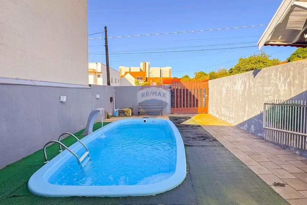 CASA COM PISCINA E 4 DORMITORIOS - JARDIM GISELA
