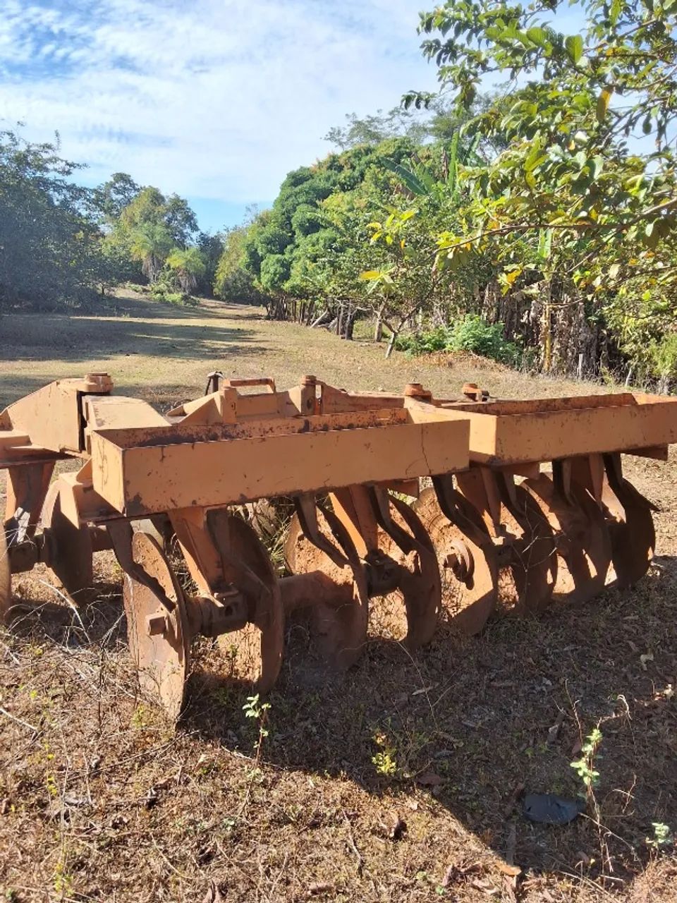 Vende-se grade Aradora Pesada