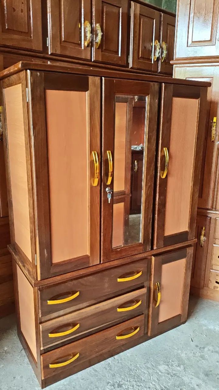 Guarda roupa de madeira maciça  - Foto 3