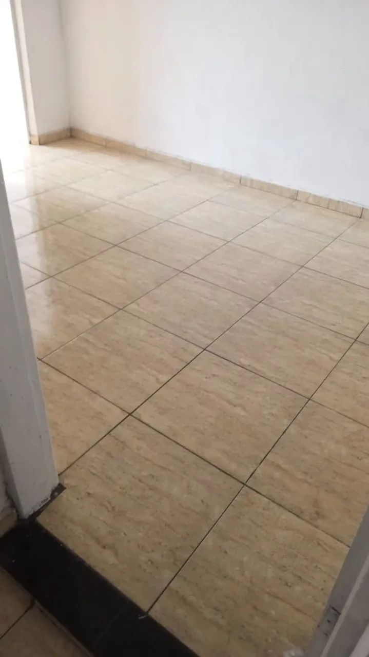 Aluga-se 3 cômodos grandes  - Foto 4
