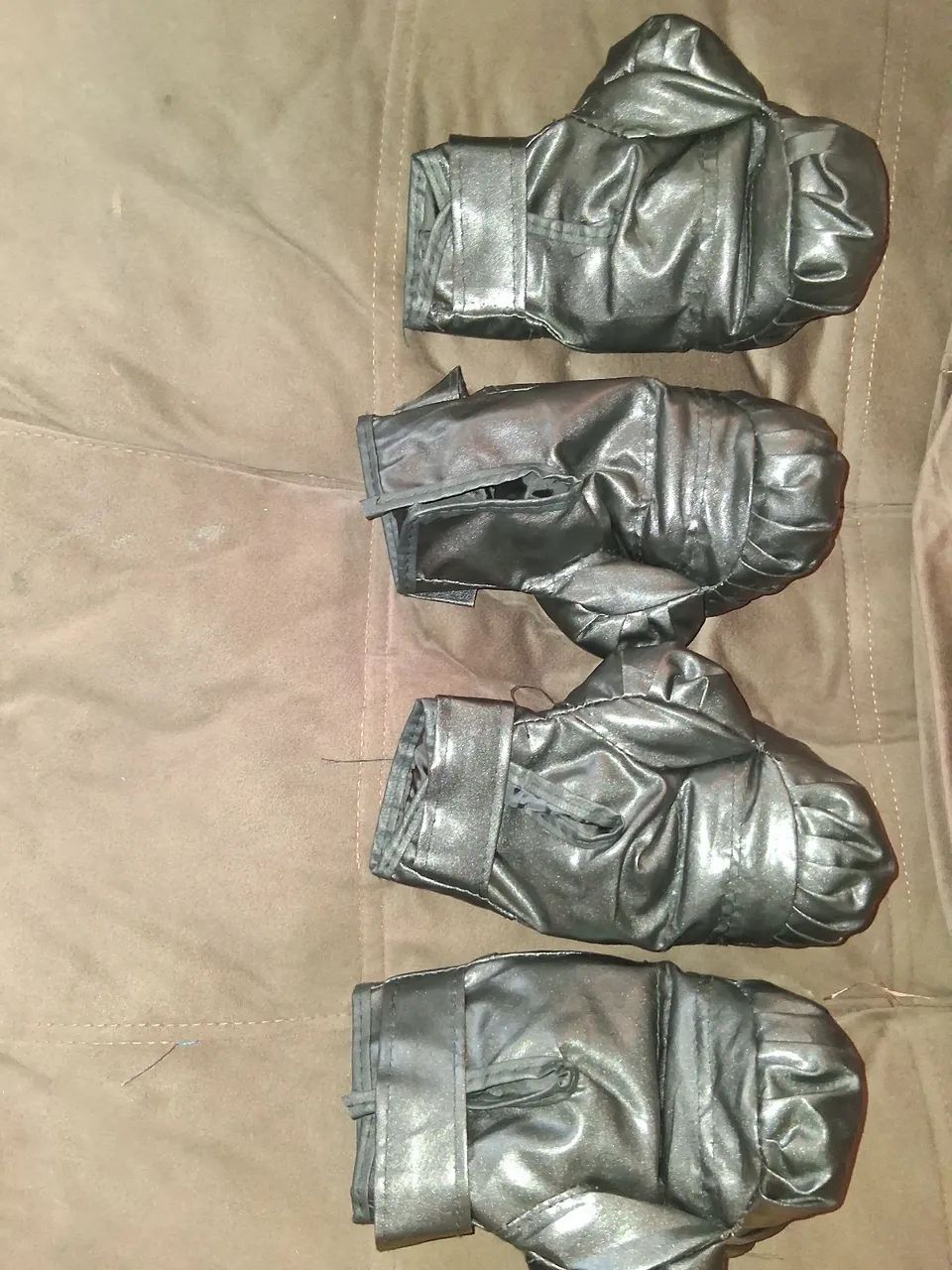 2 pares de luvas de boxe pretas