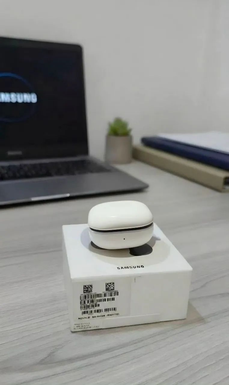 Samsung Galaxy Buds FE - Leve Chiado Lado Direito (Case e Lado Esquerdo Perfeitos) - Foto 2