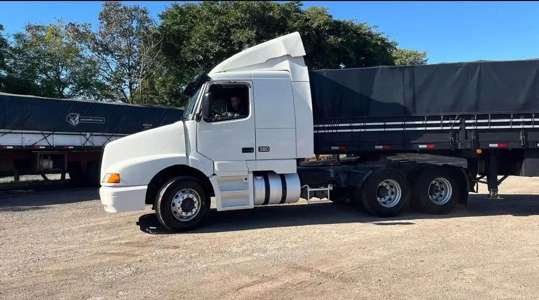 VOLVO NH 380  2002 - Foto 2