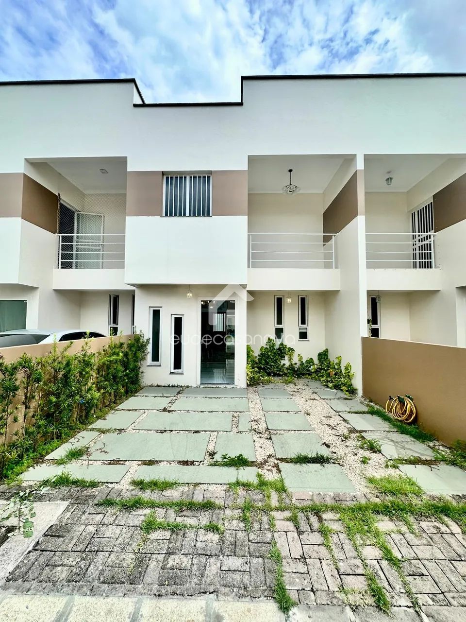 Casa nova Duplex, 2 suítes, Cond. Fechado