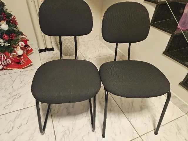 Conjunto com 2 cadeiras para recepção excelente estado