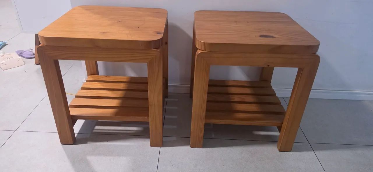 Banquetas de madeira