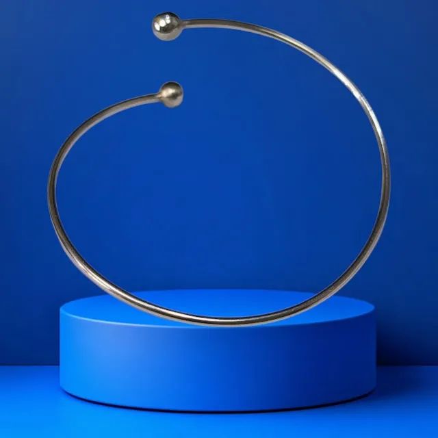 Bracelete de Prata Polida Com Uma Bolinha em Cada Terminal (Extremidade) - Foto 3