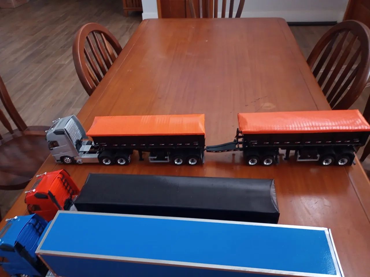 Miniatura caminhão Volvo Rodo Caçamba 1/32 - Foto 5