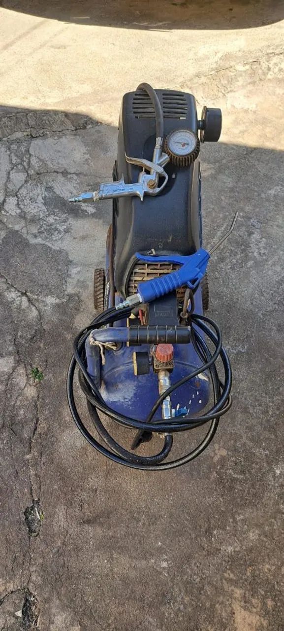 Vende se um compressor em perfeito estado, funcionando perfeitamente. 