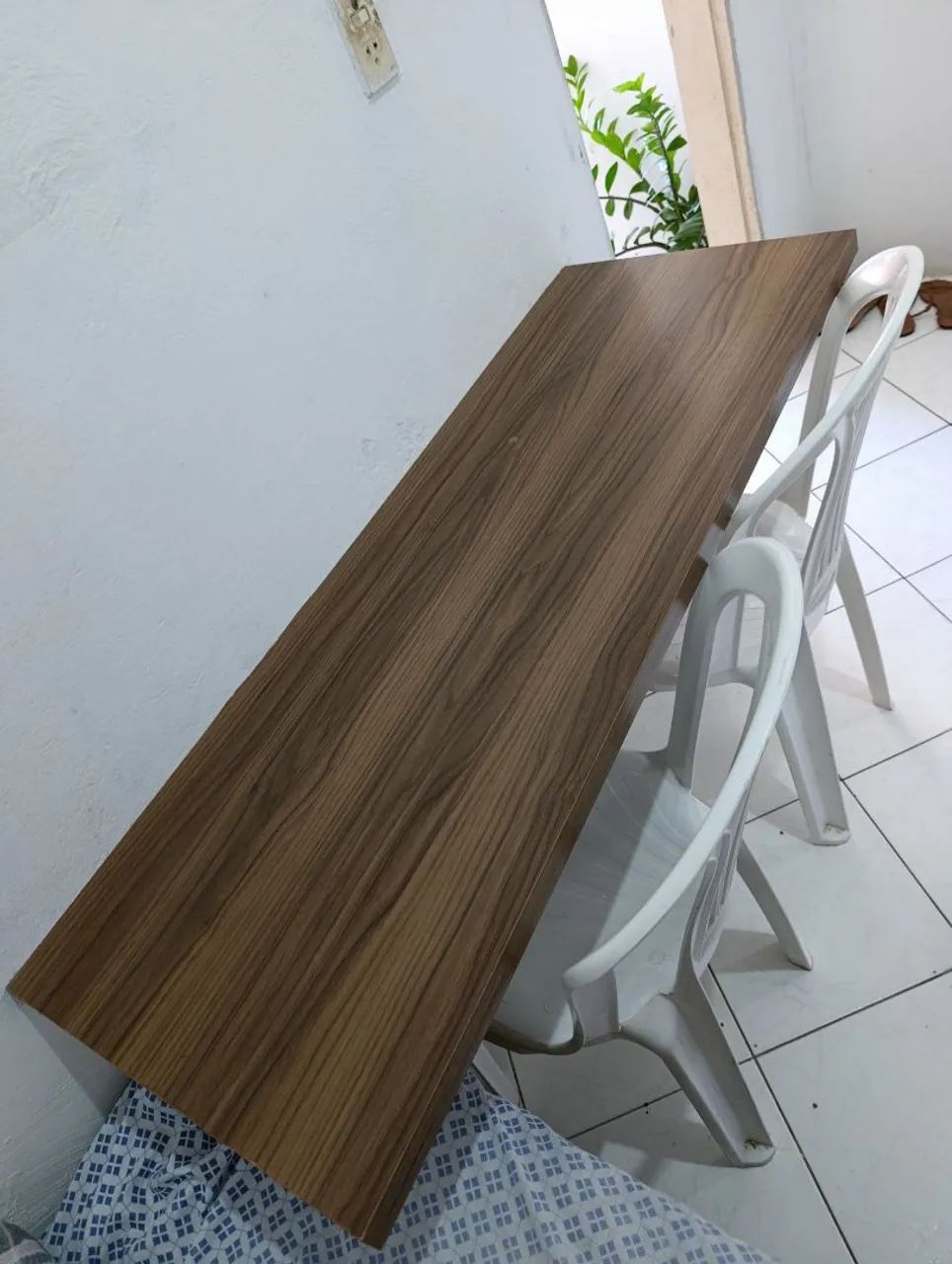 Mesa suspensa (valor incluso com as duas cadeiras da foto) - Foto 2