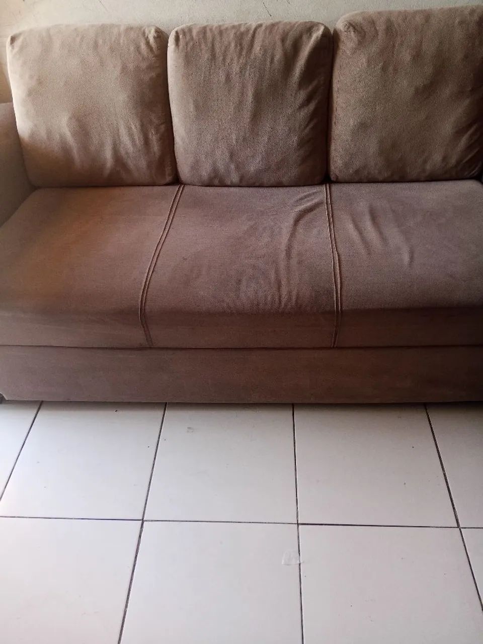 Sofá 3 lugares espaçoso não retrátil  - Foto 2