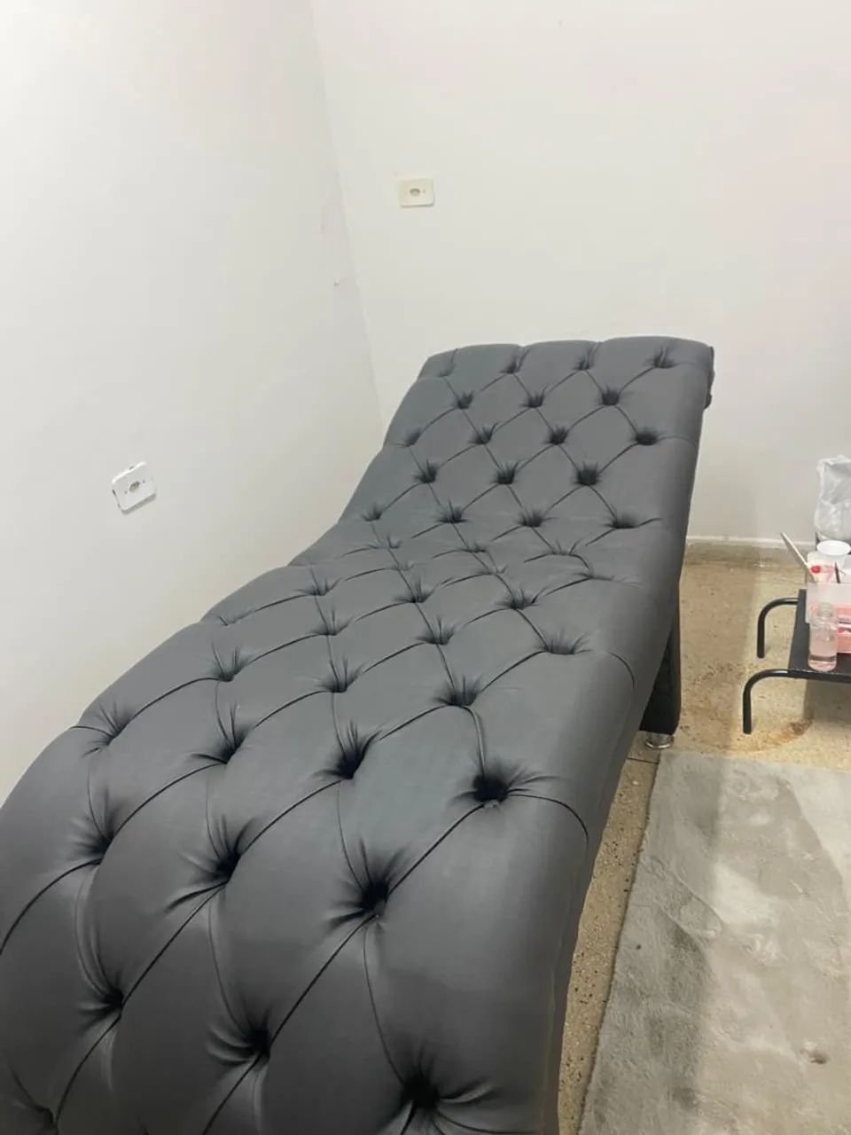 Vendo maca de luxo toda no courino (semi nova)